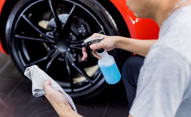 How to Apply Tire Shine Without Applicator?