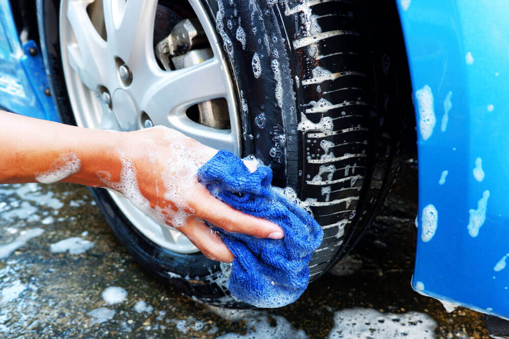 How to Remove Tire Shine: A Comprehensive Guide