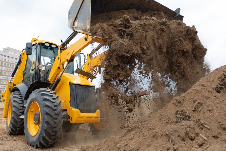 Exploring the Benefits of Tire Retreading for Earthmoving Equipment