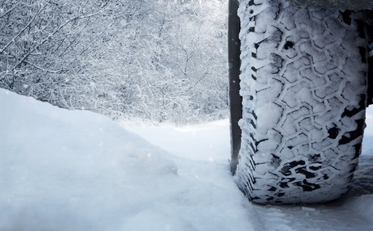 The Impact of Tire Tread Patterns on Snow and Ice Traction