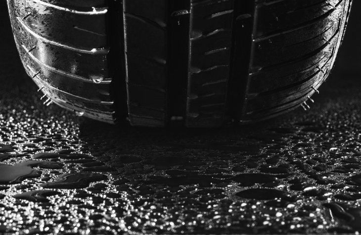 The Impact of Tire Tread Patterns on Aquaplaning Resistance