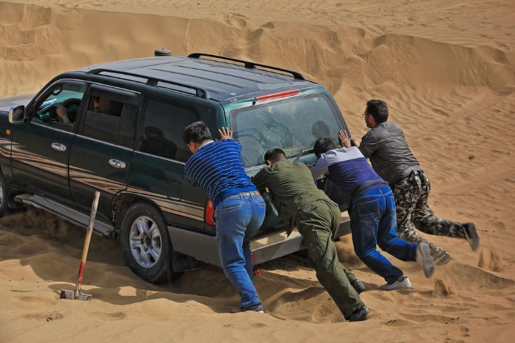 The Impact of Tire Tread Patterns on Sand and Desert Performance